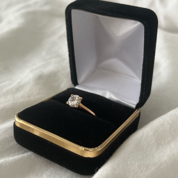 Engagement ring (moissanite) - Picture 2 of 5